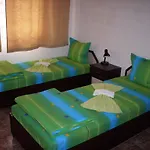 Georgievi 3* פומורי